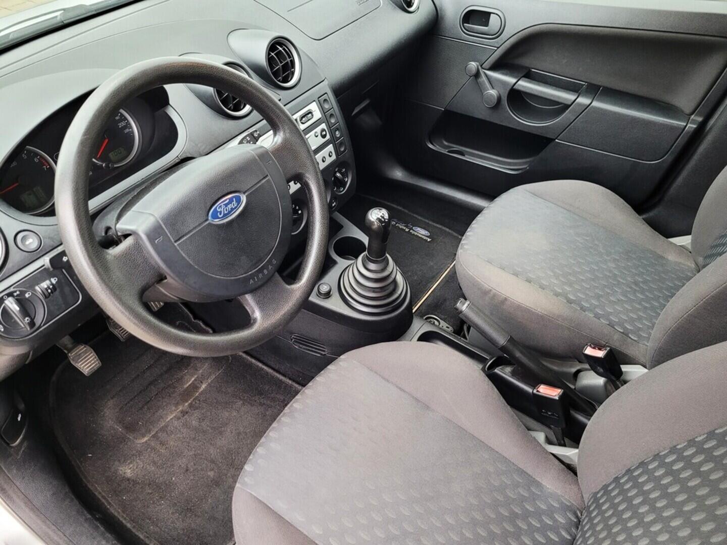 O619V07532_33.webp_FIESTA  1.3 Duratec 44 kW manuál