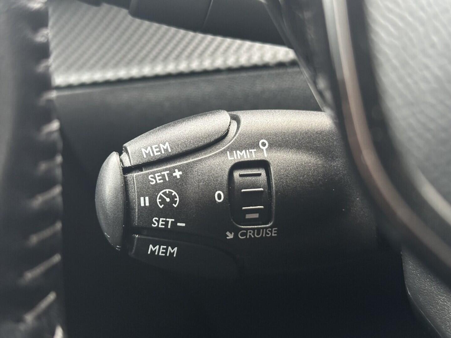 O619V07534_23.webp_2008  1.2 PureTech 96 kW manuál