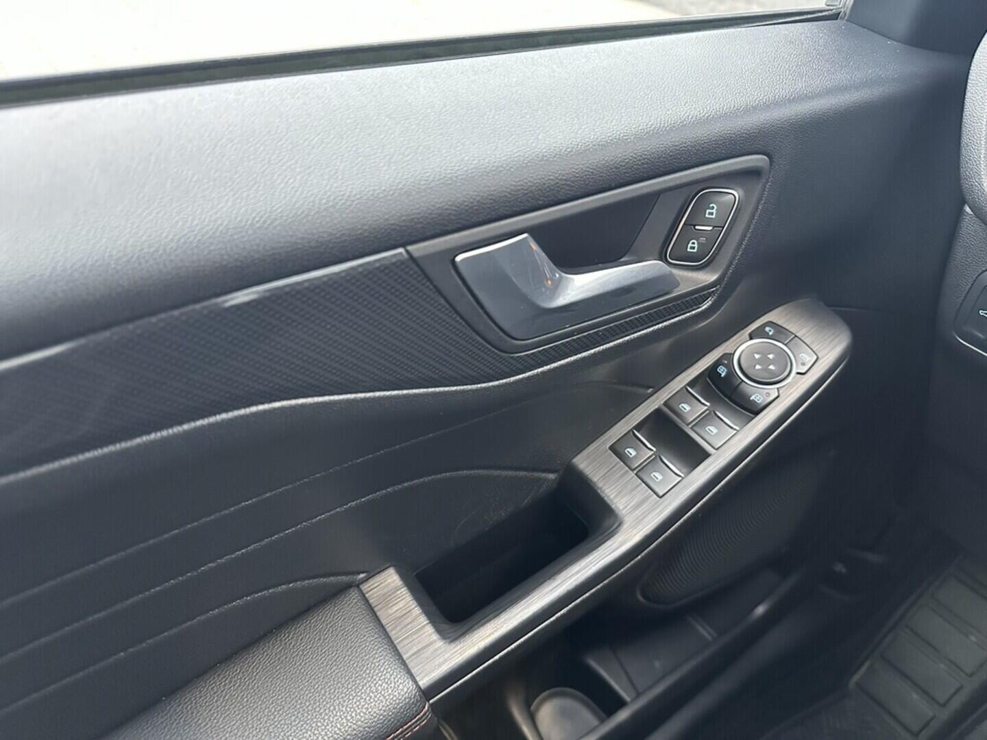 O619V07543_21.webp_KUGA ST-line 2.0 EcoBlue 140 kW automat