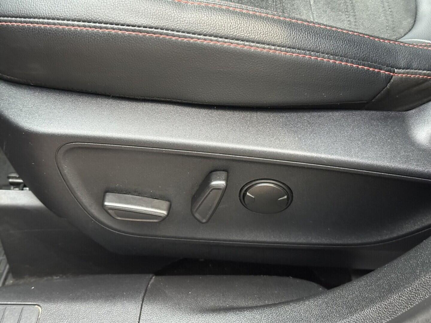 O619V07543_28.webp_KUGA ST-line 2.0 EcoBlue 140 kW automat