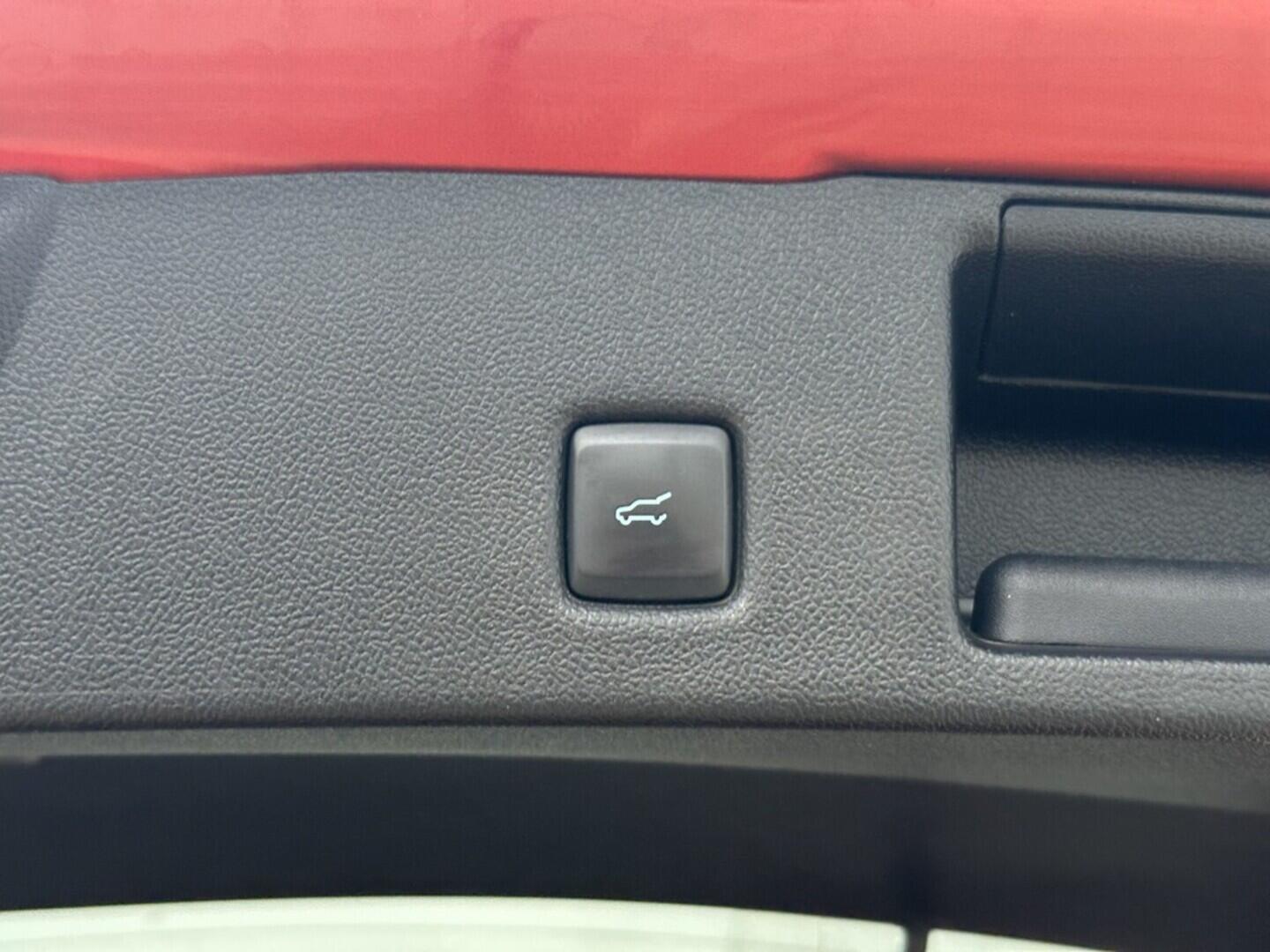 O619V07543_34.webp_KUGA ST-line 2.0 EcoBlue 140 kW automat