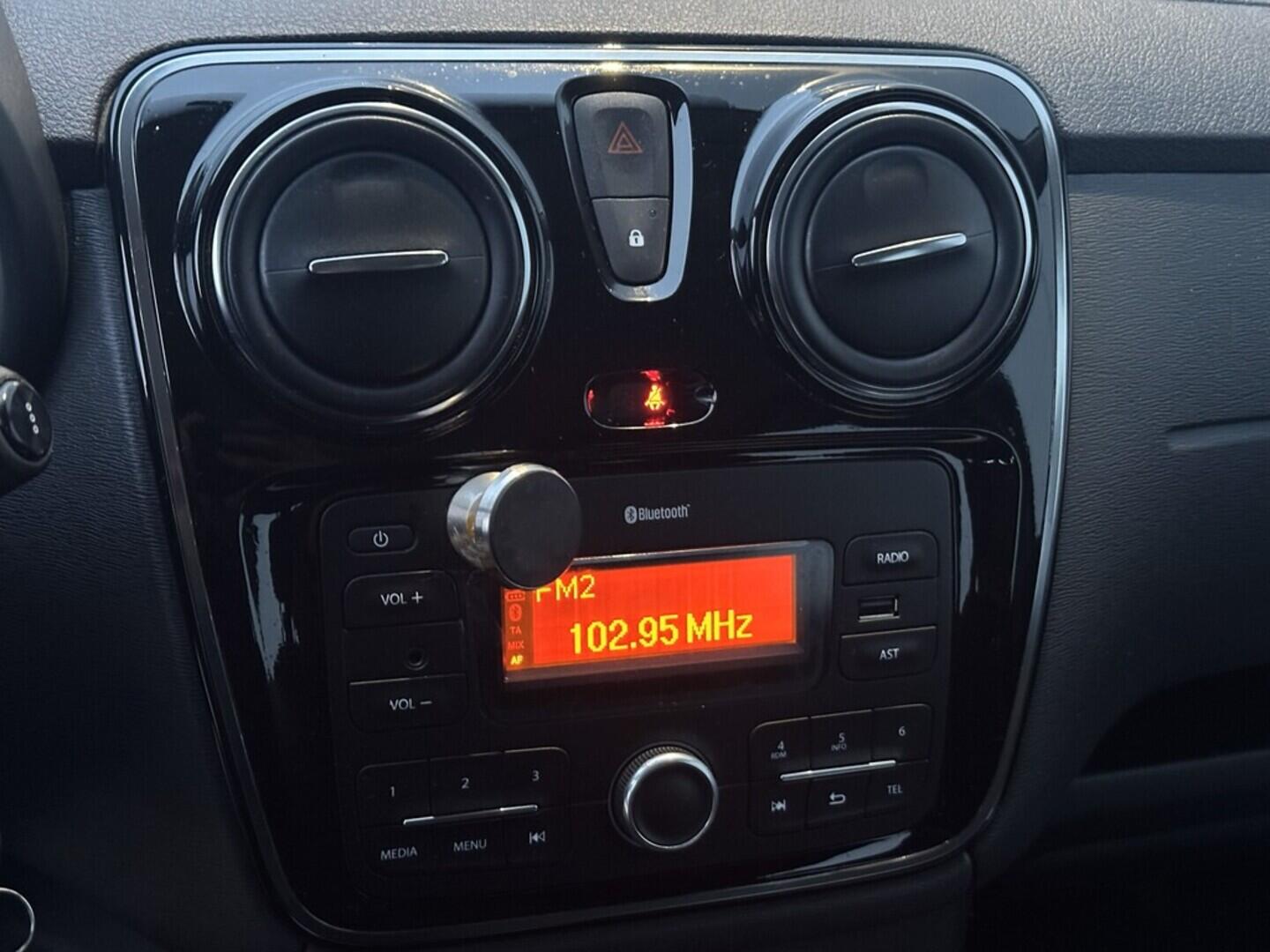 O619V07556_24.webp_DOKKER S Arctica 1.6 SCe 75 kW manuál