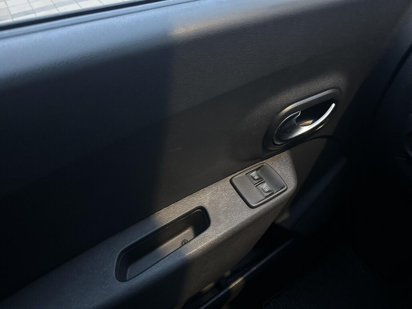 O619V07556_25.webp_DOKKER S Arctica 1.6 SCe 75 kW manuál