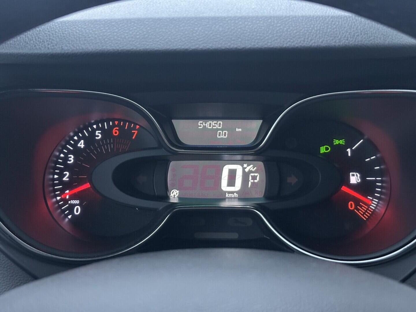 O619V07557_19.webp_CAPTUR Limited 1.3  110 kW automat