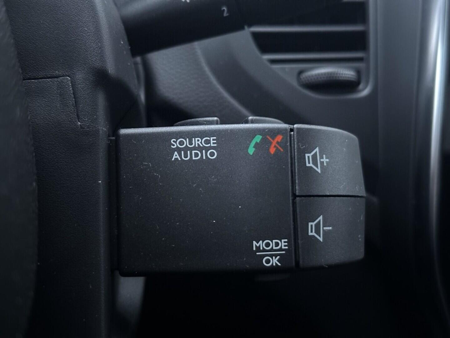 O619V07557_22.webp_CAPTUR Limited 1.3  110 kW automat