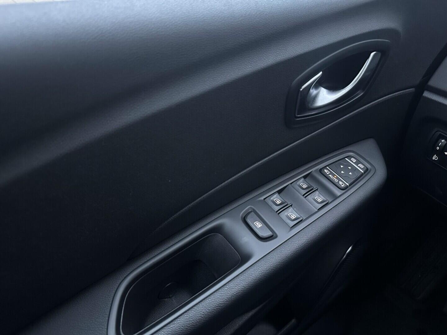 O619V07557_24.webp_CAPTUR Limited 1.3  110 kW automat