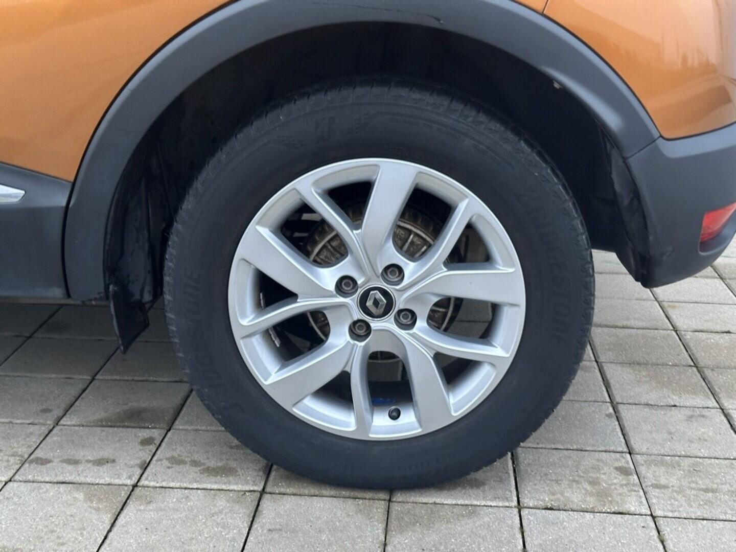 O619V07557_30.webp_CAPTUR Limited 1.3  110 kW automat