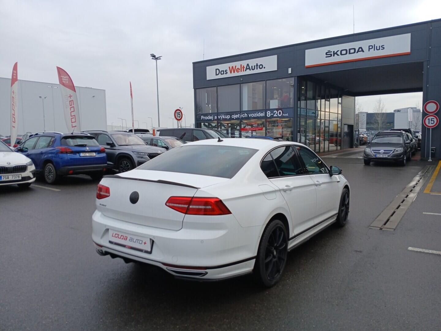 O619V07564_11.webp_PASSAT R-line 2.0 TDI 140 kW automat