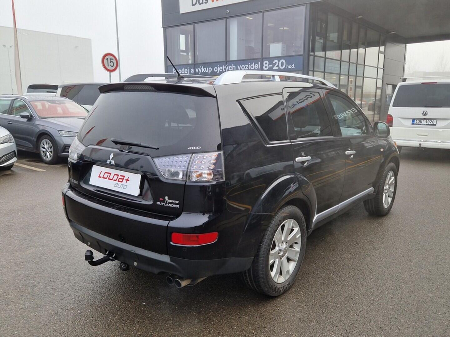 O619V07567_11.webp_OUTLANDER Instyle 2.0 DI-D 103 kW manuál