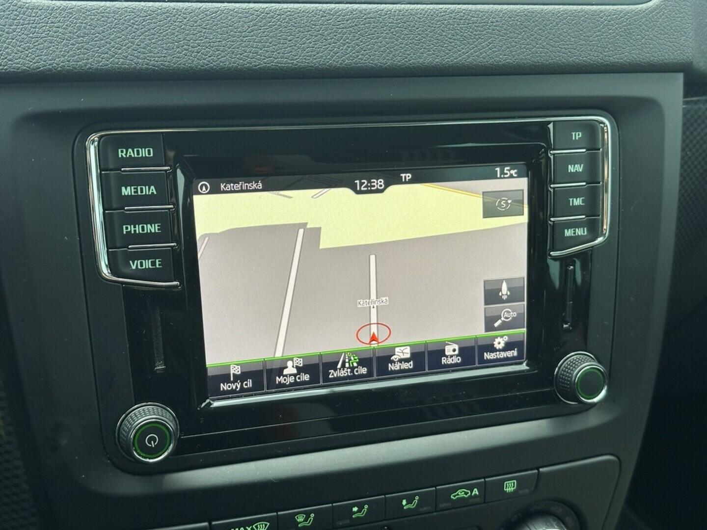 O619V07572_25.webp_YETI Monte Carlo 1.4 TSI 92 kW manuál