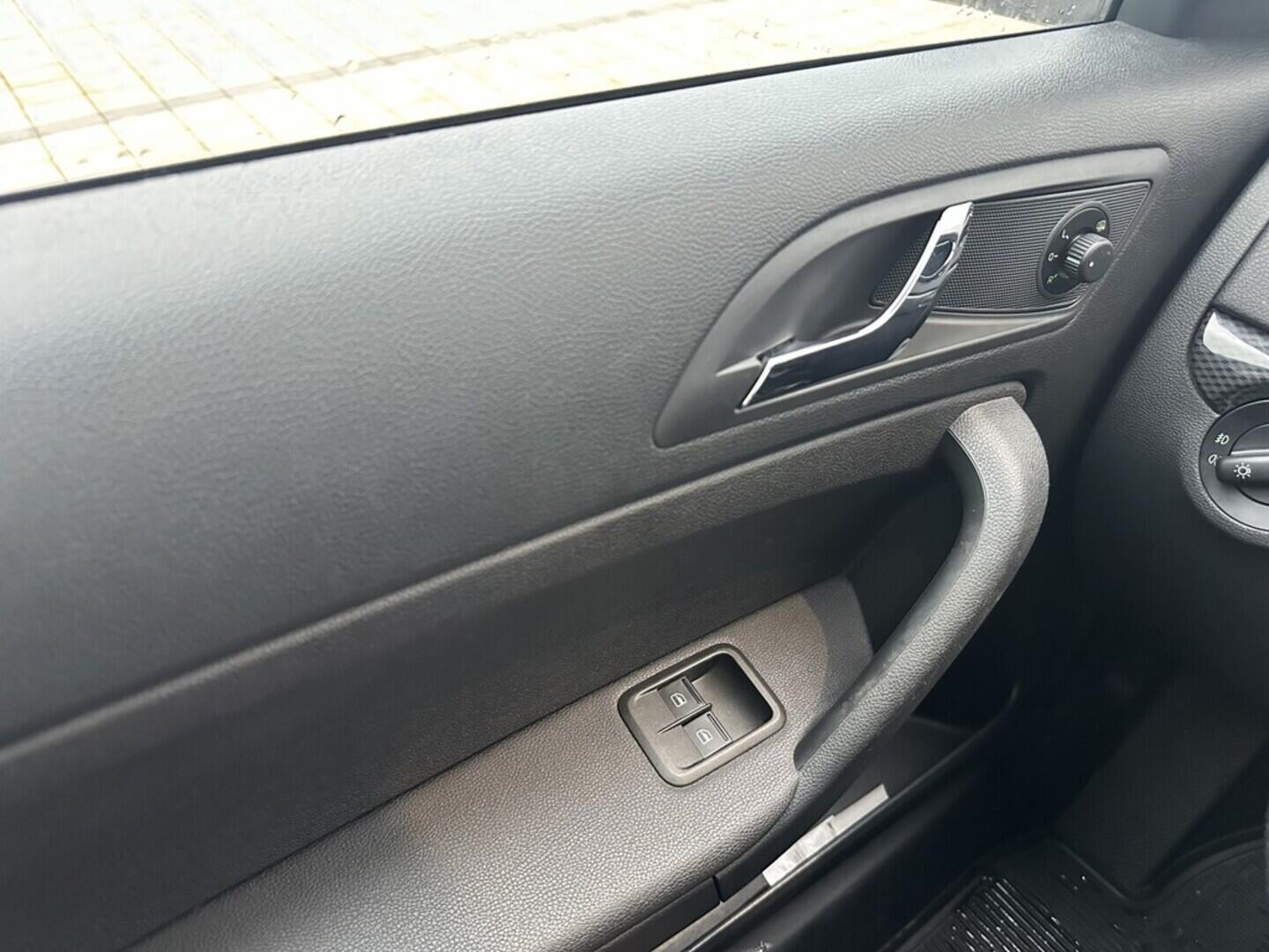 O619V07572_26.webp_YETI Monte Carlo 1.4 TSI 92 kW manuál