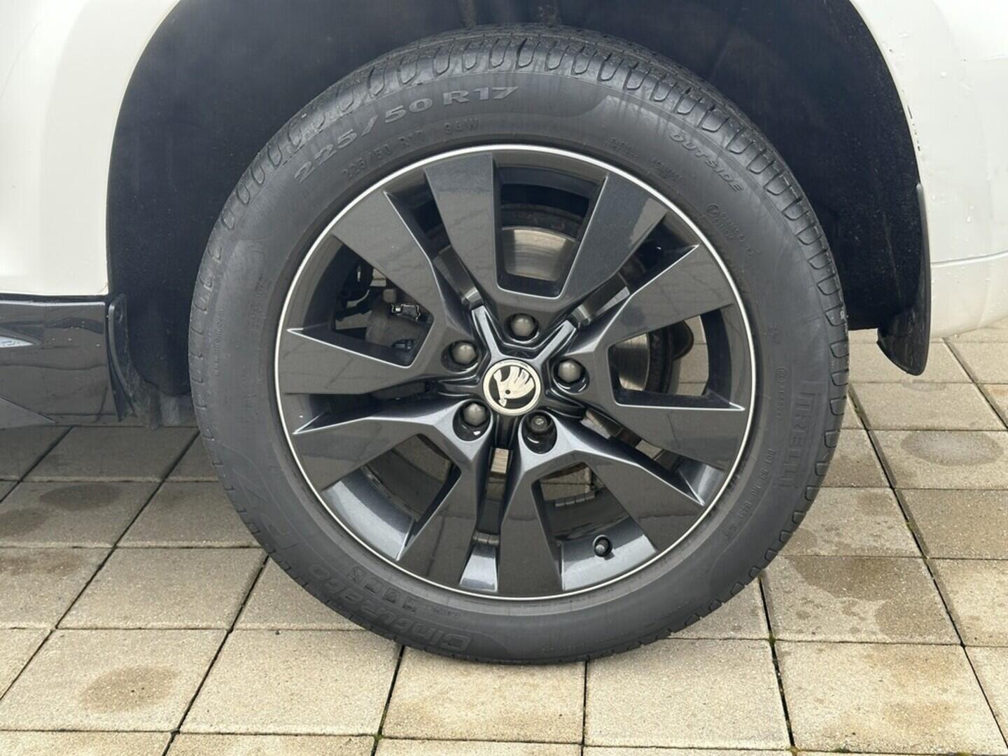 O619V07572_30.webp_YETI Monte Carlo 1.4 TSI 92 kW manuál