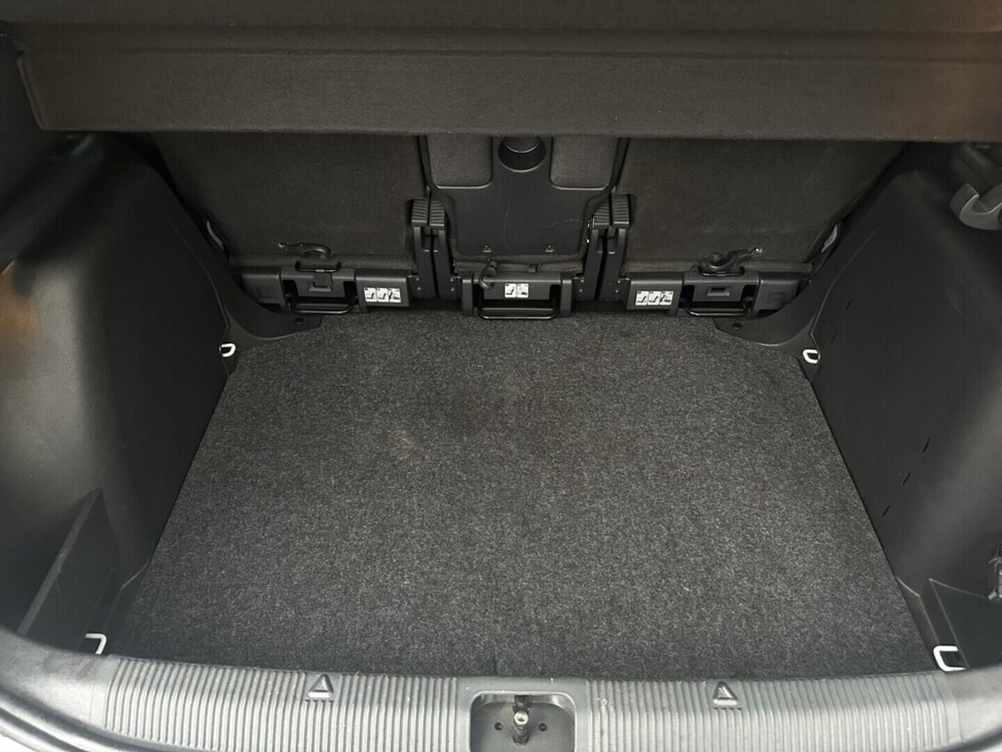 O619V07572_31.webp_YETI Monte Carlo 1.4 TSI 92 kW manuál