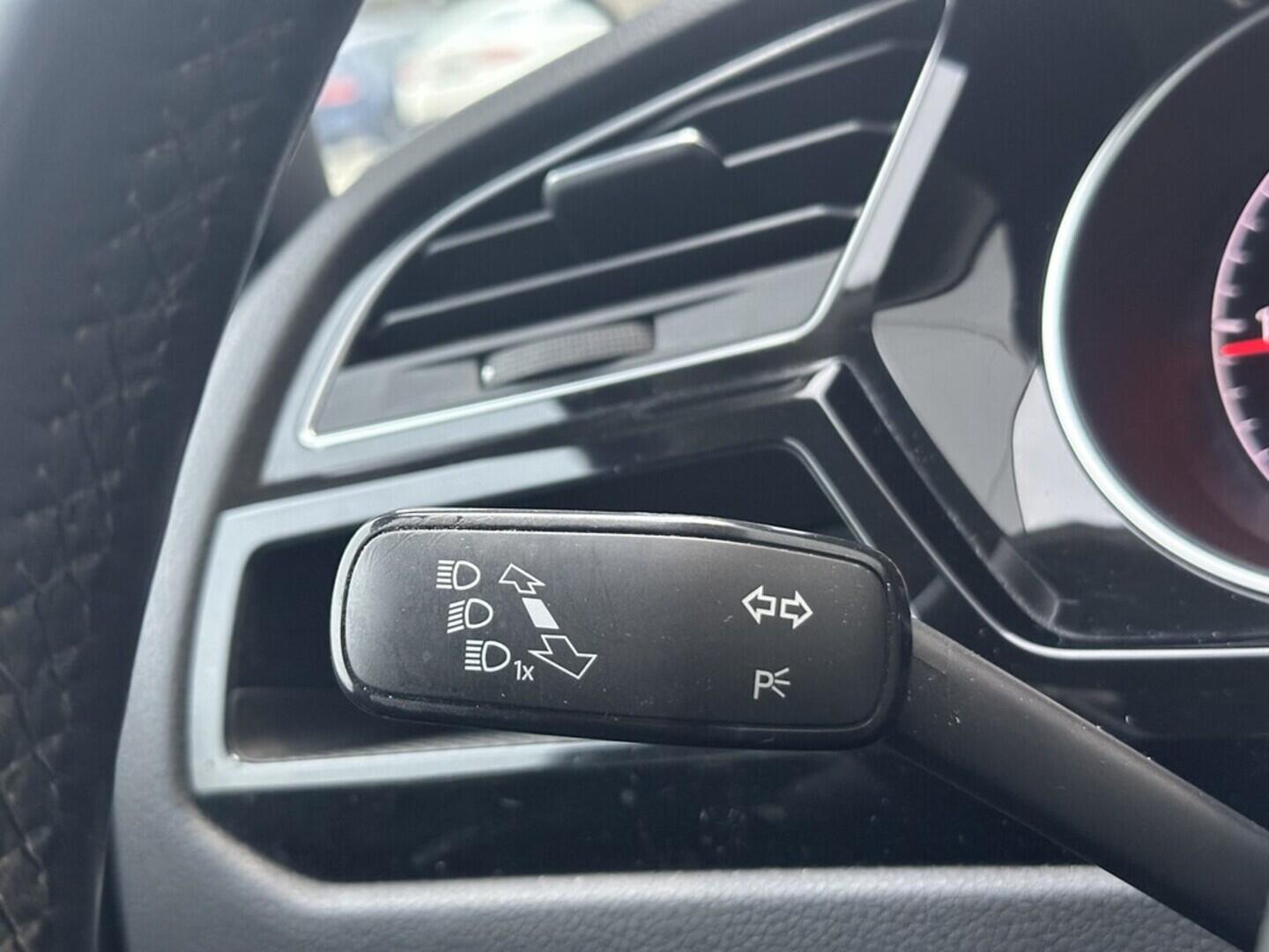 O619V07574_21.webp_TOURAN HIGHLINE 2.0 TDI 110 kW automat, DPH