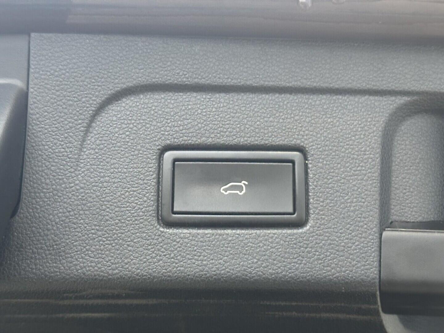 O619V07574_33.webp_TOURAN HIGHLINE 2.0 TDI 110 kW automat, DPH