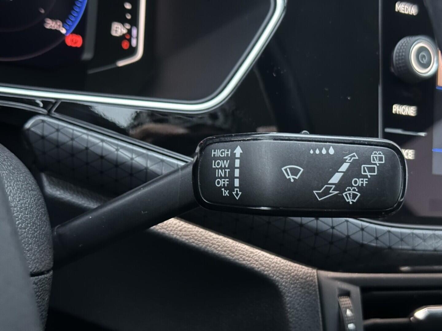 O619V07576_22.webp_T-CROSS STYLE 1.0 TSI 85 kW manuál