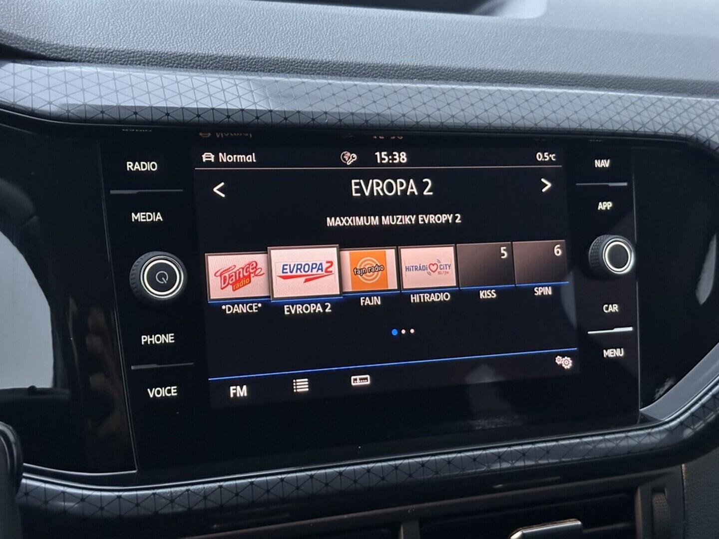 O619V07576_24.webp_T-CROSS STYLE 1.0 TSI 85 kW manuál