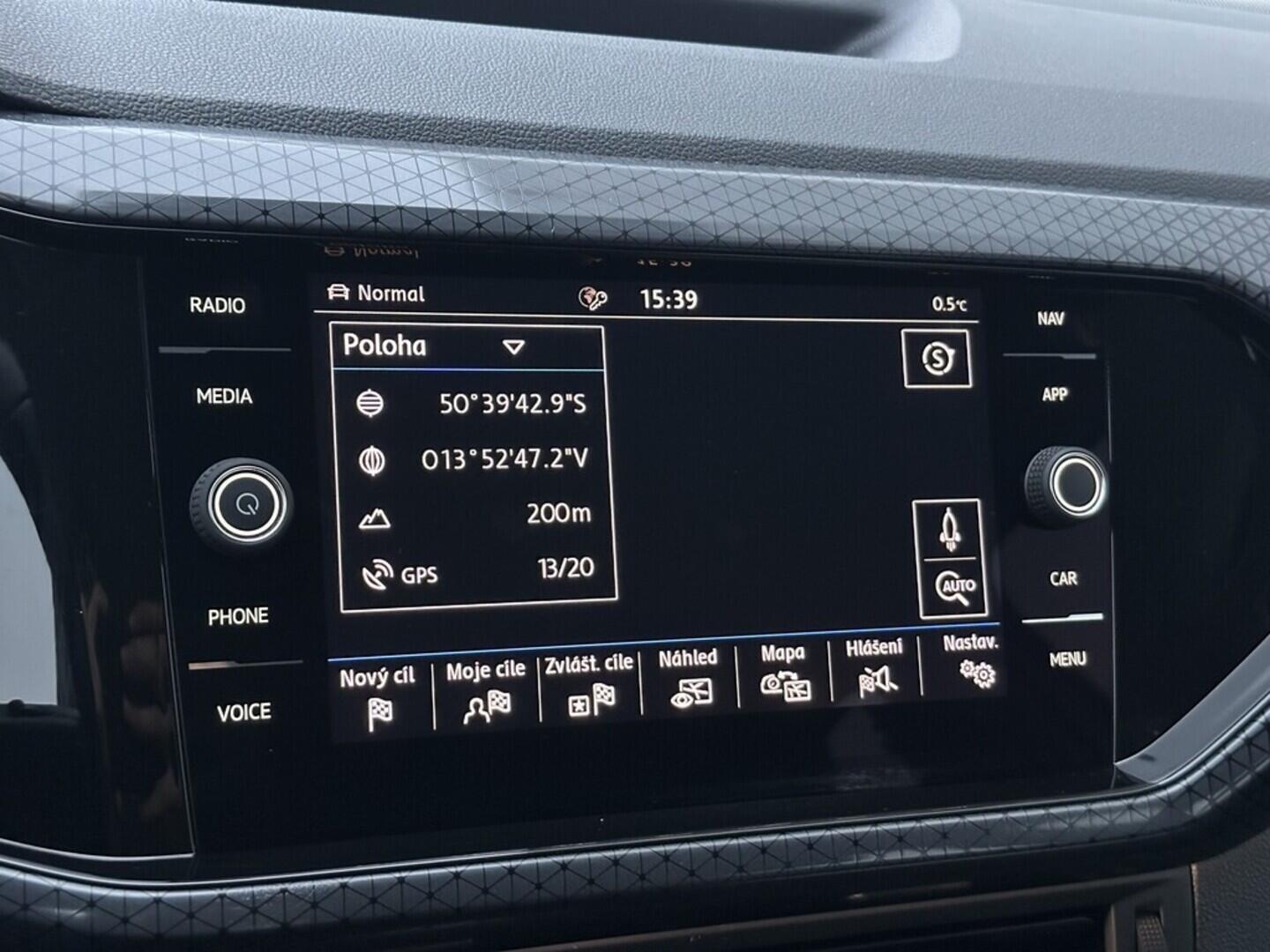 O619V07576_25.webp_T-CROSS STYLE 1.0 TSI 85 kW manuál