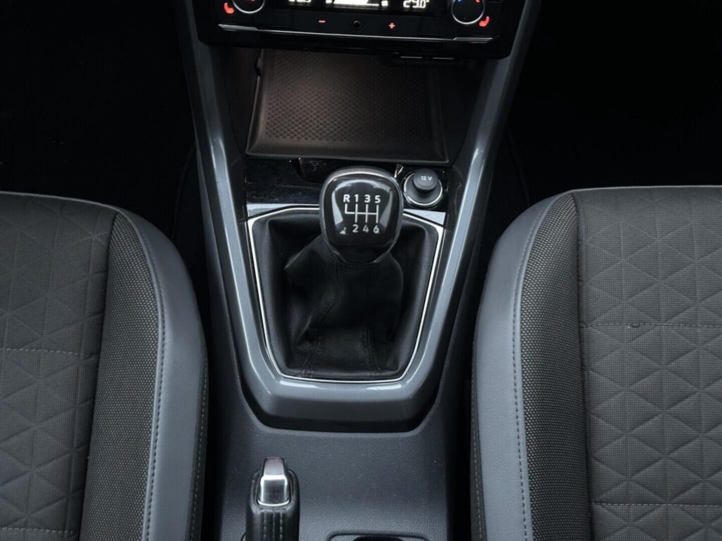 O619V07576_27.webp_T-CROSS STYLE 1.0 TSI 85 kW manuál