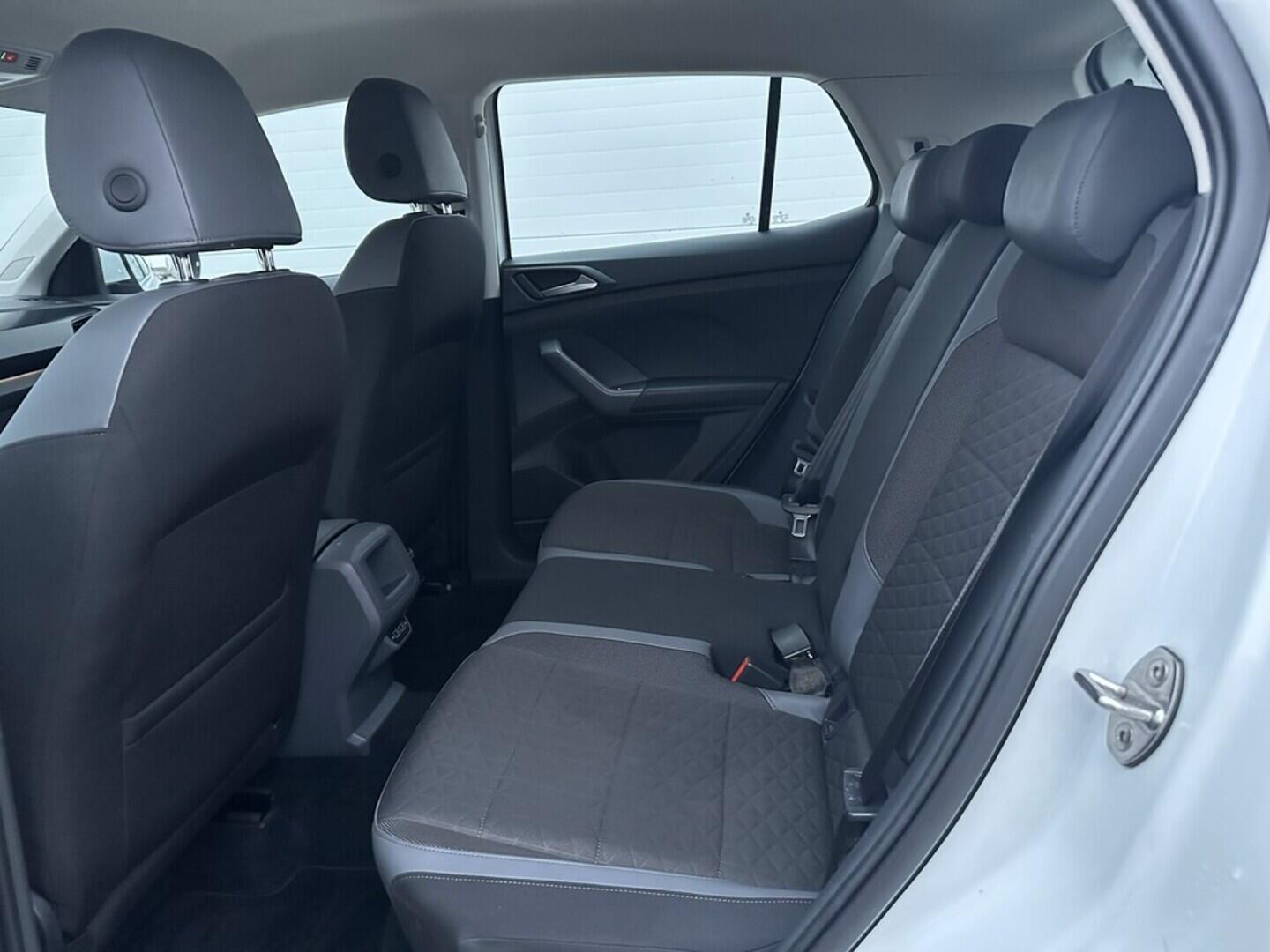 O619V07576_29.webp_T-CROSS STYLE 1.0 TSI 85 kW manuál