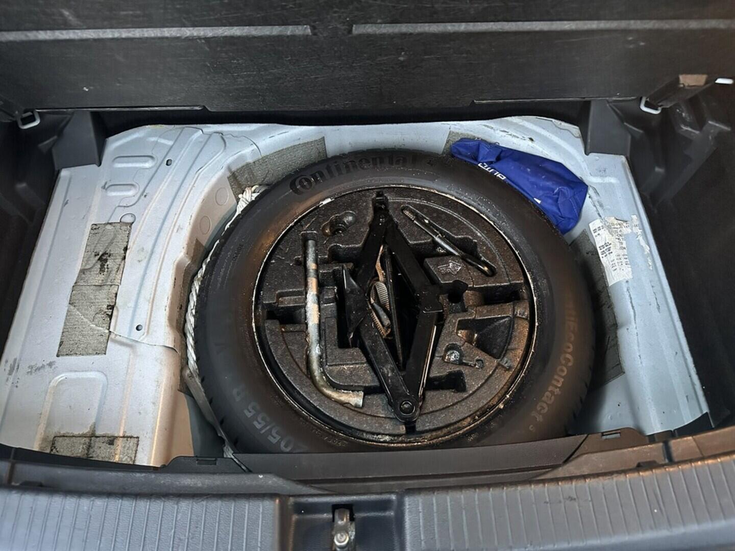 O619V07576_32.webp_T-CROSS STYLE 1.0 TSI 85 kW manuál