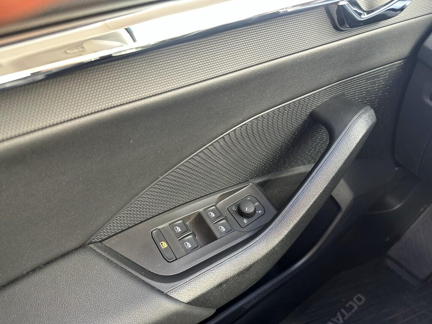 O619V07583_21.webp_OCTAVIA Style 1.5 TSI 110 kW manuál, DPH