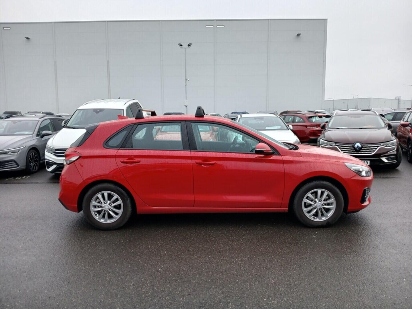 O619V07585_12.webp_I30 comfort 1.5 DPI 81 kW manuál