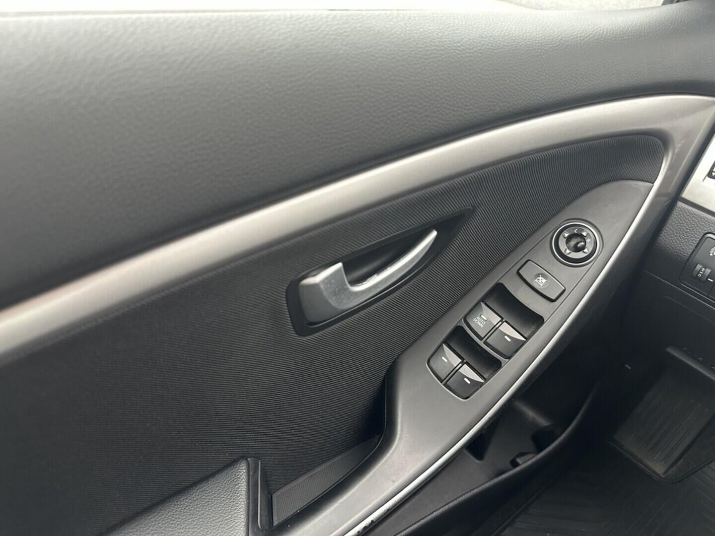 O619V07586_23.webp_I30 Trikolor 1.4 CVVT 73 kW manuál