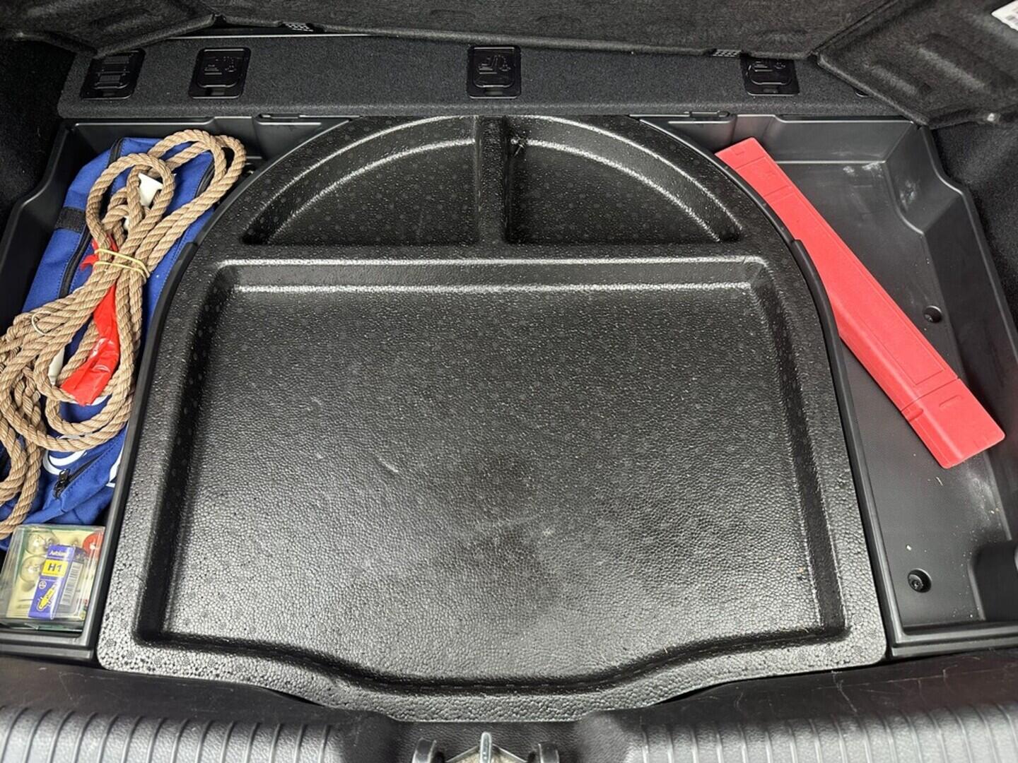 O619V07586_30.webp_I30 Trikolor 1.4 CVVT 73 kW manuál