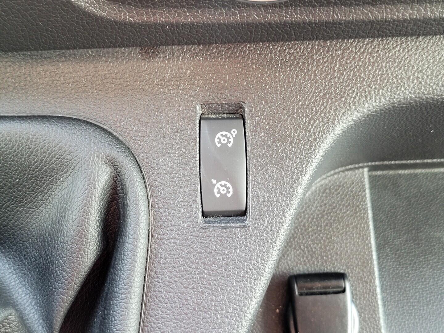 O619V07592_21.webp_MASTER Extra 2.3 DCI 110 kW manuál, DPH