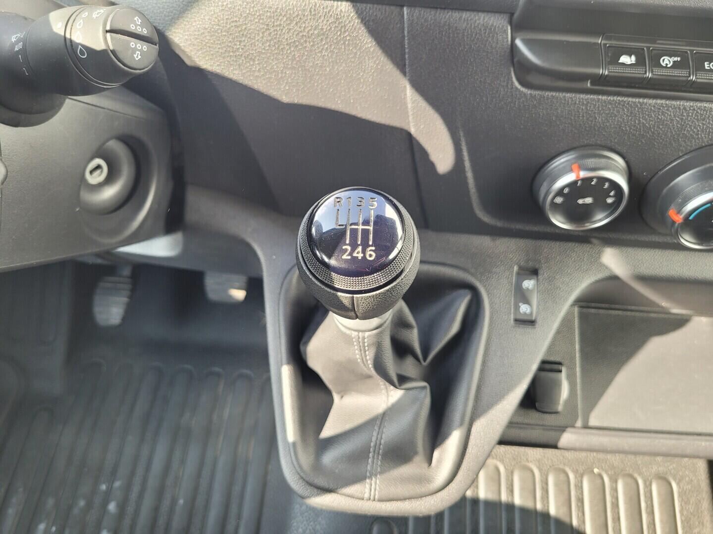 O619V07592_22.webp_MASTER Extra 2.3 DCI 110 kW manuál, DPH