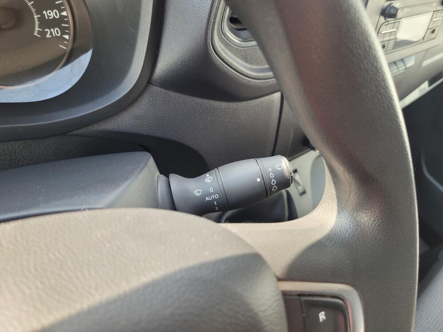 O619V07592_24.webp_MASTER Extra 2.3 DCI 110 kW manuál, DPH