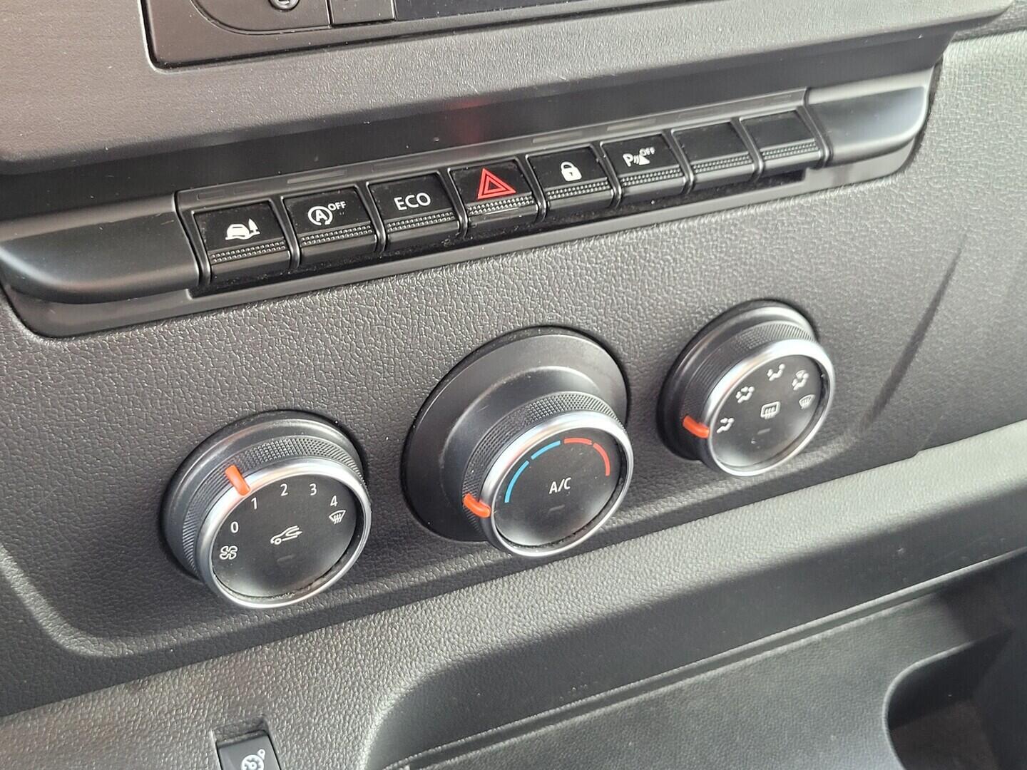 O619V07592_27.webp_MASTER Extra 2.3 DCI 110 kW manuál, DPH