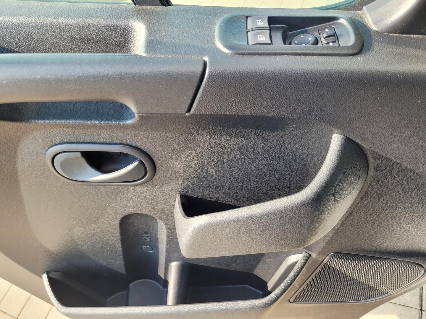 O619V07592_32.webp_MASTER Extra 2.3 DCI 110 kW manuál, DPH