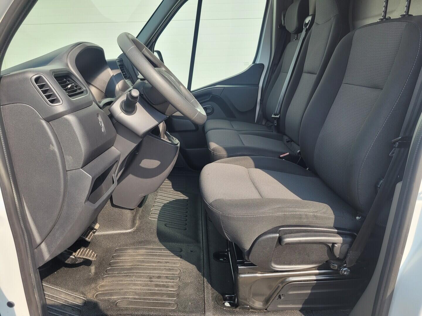 O619V07592_33.webp_MASTER Extra 2.3 DCI 110 kW manuál, DPH