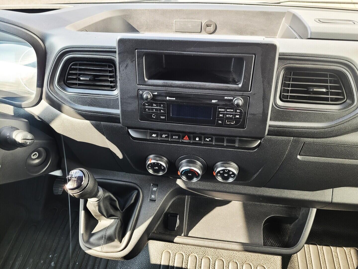 O619V07592_35.webp_MASTER Extra 2.3 DCI 110 kW manuál, DPH