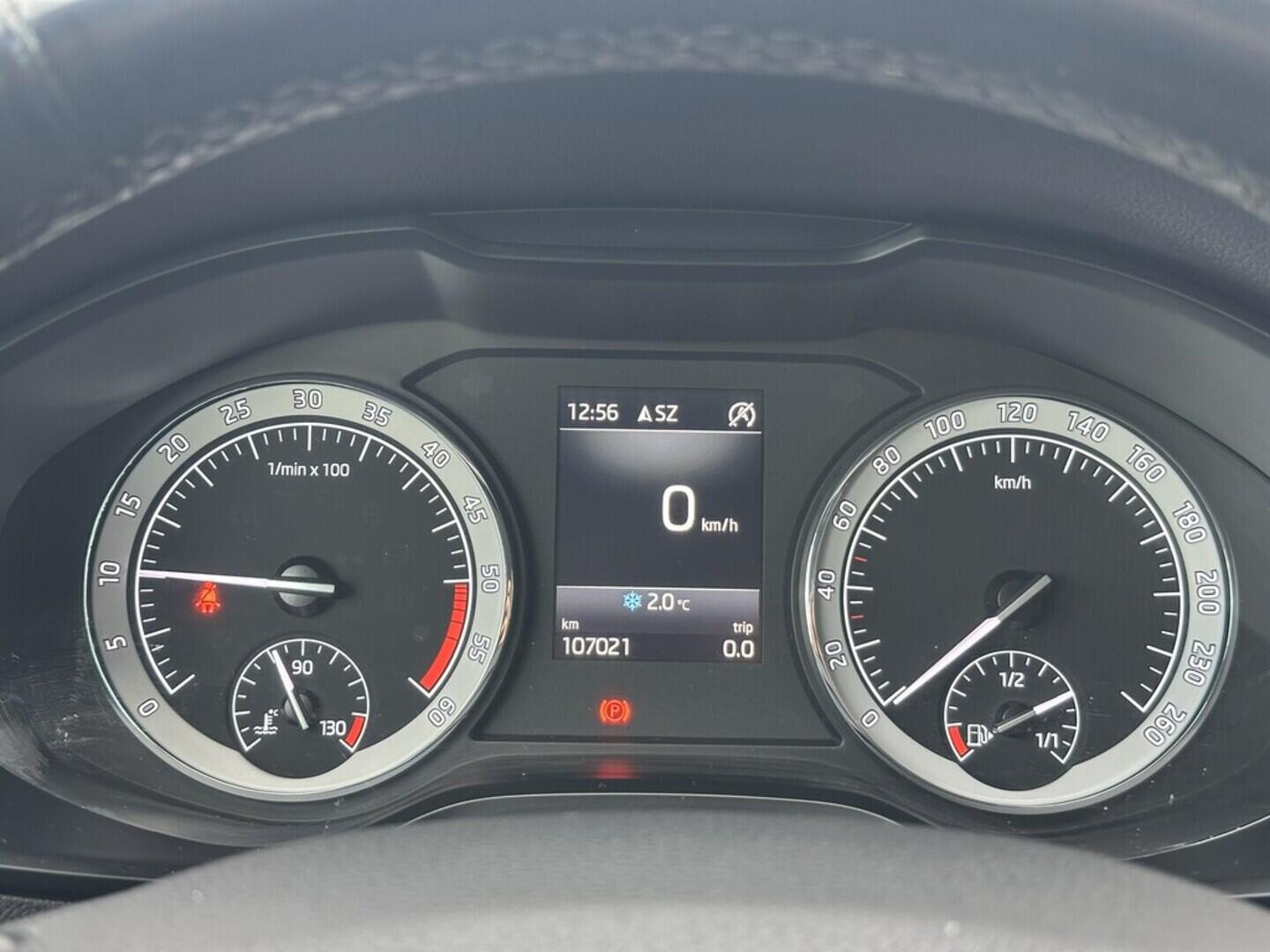 O619V07593_19.webp_KAROQ Style 1.6 TDI 85 kW manuál