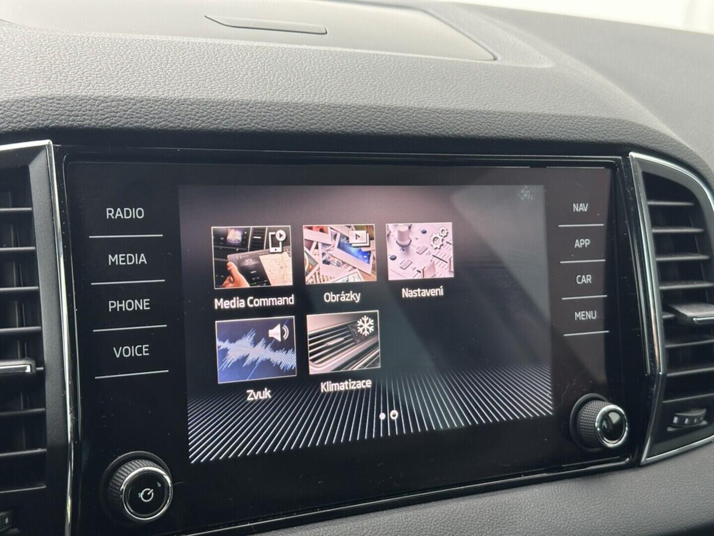 O619V07593_28.webp_KAROQ Style 1.6 TDI 85 kW manuál