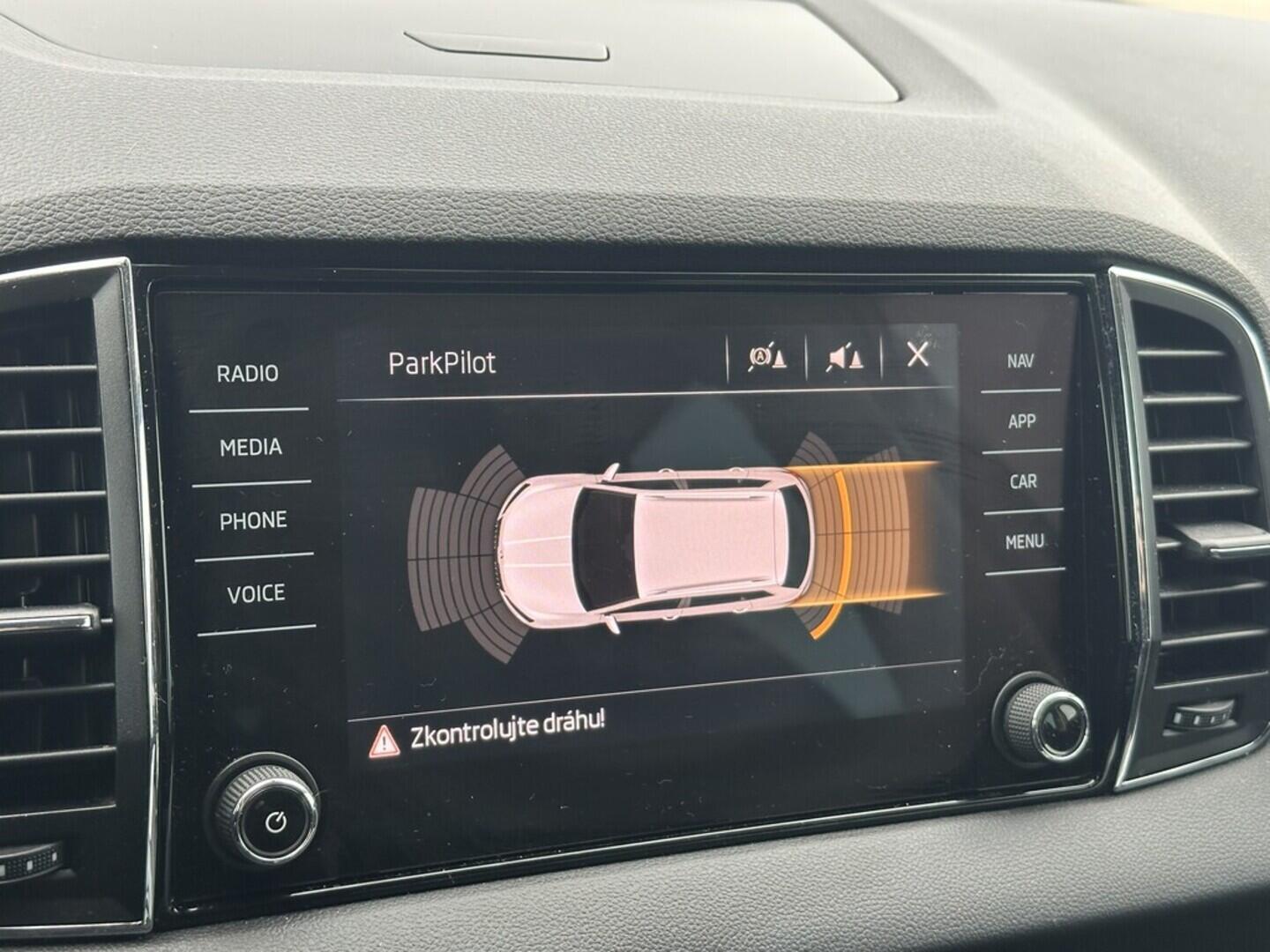 O619V07593_29.webp_KAROQ Style 1.6 TDI 85 kW manuál