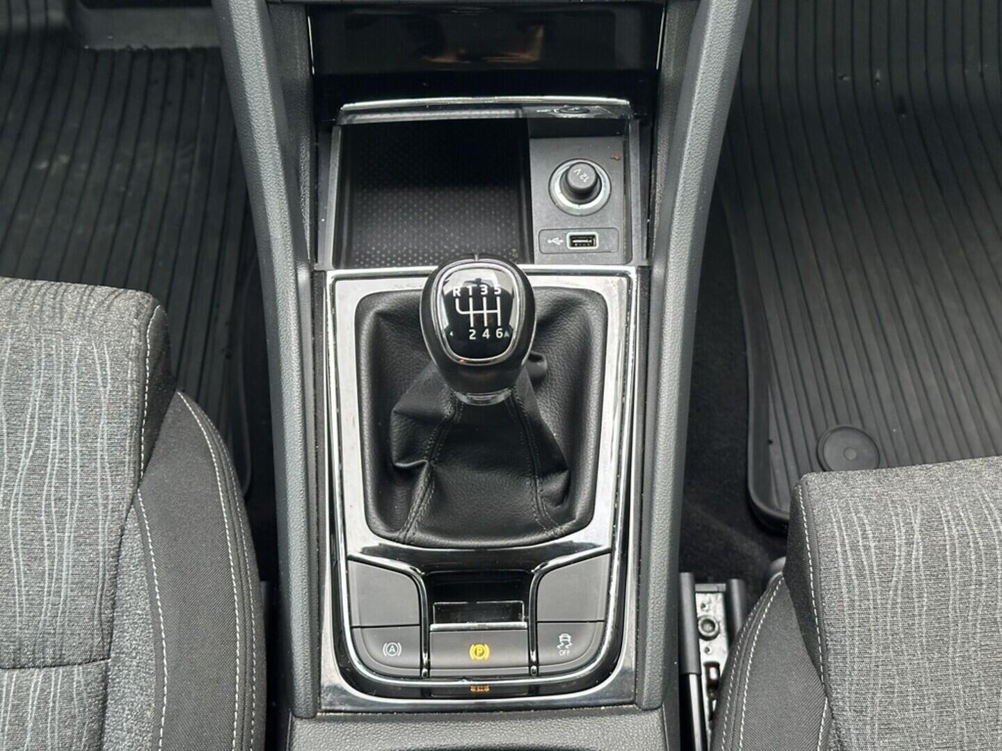 O619V07593_30.webp_KAROQ Style 1.6 TDI 85 kW manuál