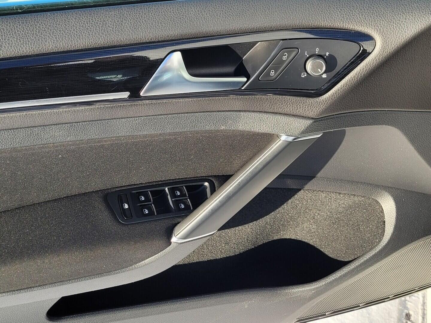 O619V07594_32.webp_GOLF Highline 4Motion 2.0 TDI 110 kW manuál, DPH