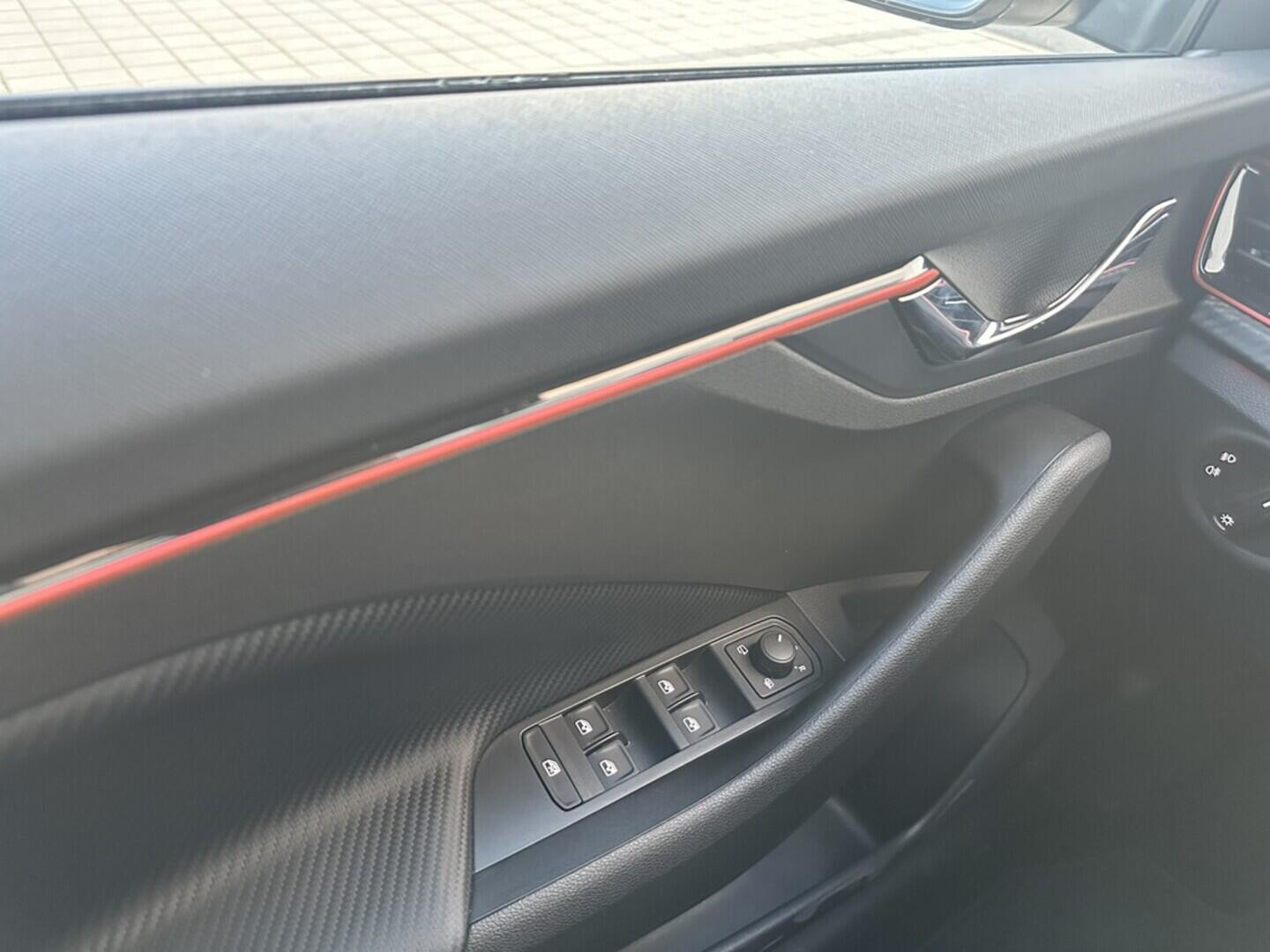 O619V07599_21.webp_KAMIQ Monte Carlo 1.0 TSI 85 kW manuál, DPH