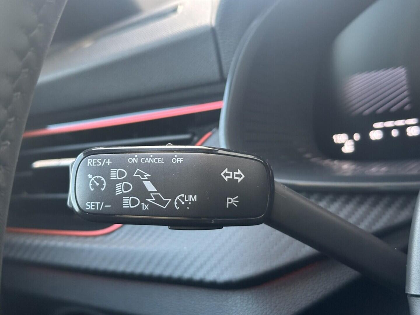 O619V07599_25.webp_KAMIQ Monte Carlo 1.0 TSI 85 kW manuál, DPH