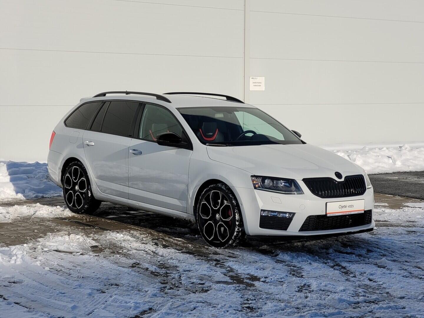 O619V07606_12.webp_OCTAVIA RS 230 2.0 TSI 169 kW manuál