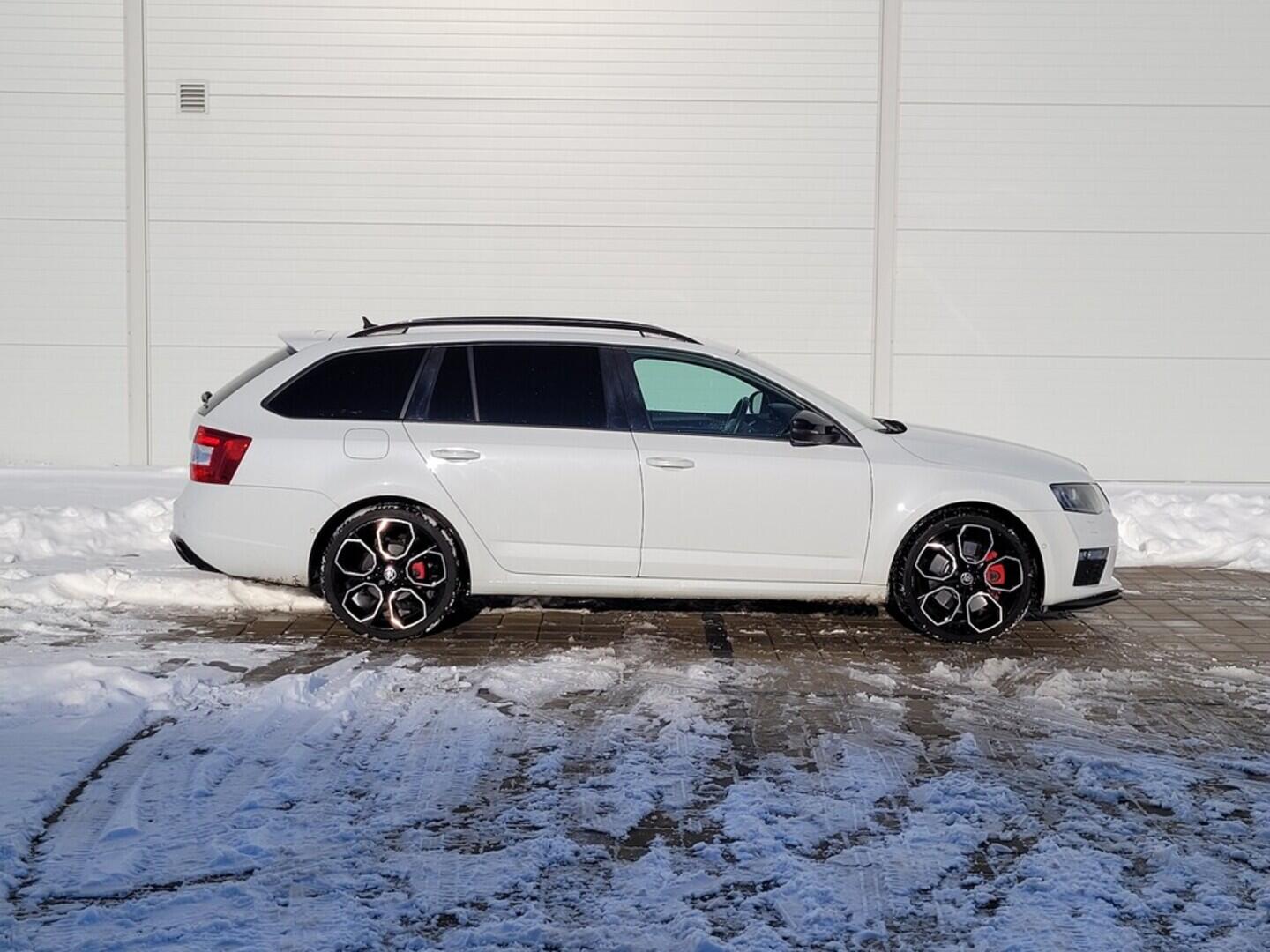 O619V07606_13.webp_OCTAVIA RS 230 2.0 TSI 169 kW manuál