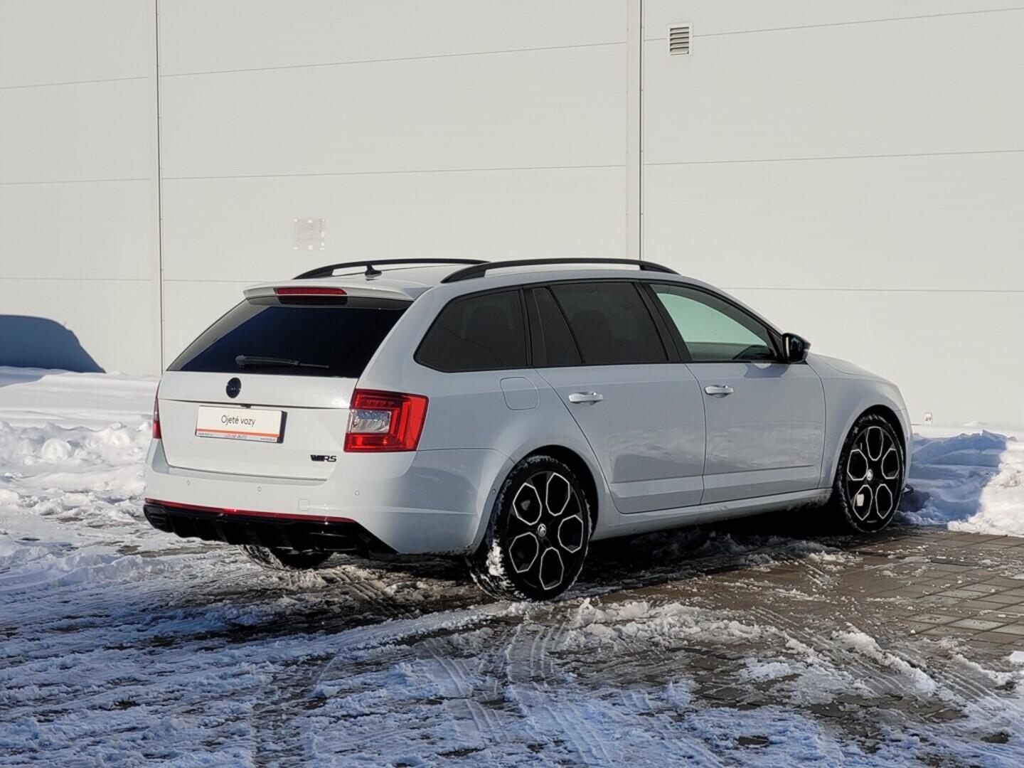 O619V07606_14.webp_OCTAVIA RS 230 2.0 TSI 169 kW manuál