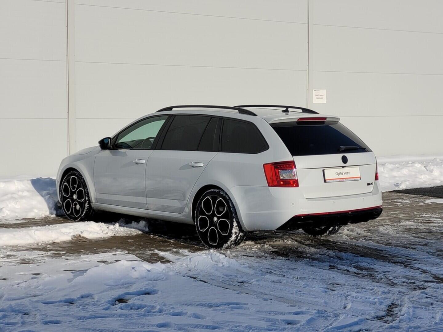 O619V07606_16.webp_OCTAVIA RS 230 2.0 TSI 169 kW manuál