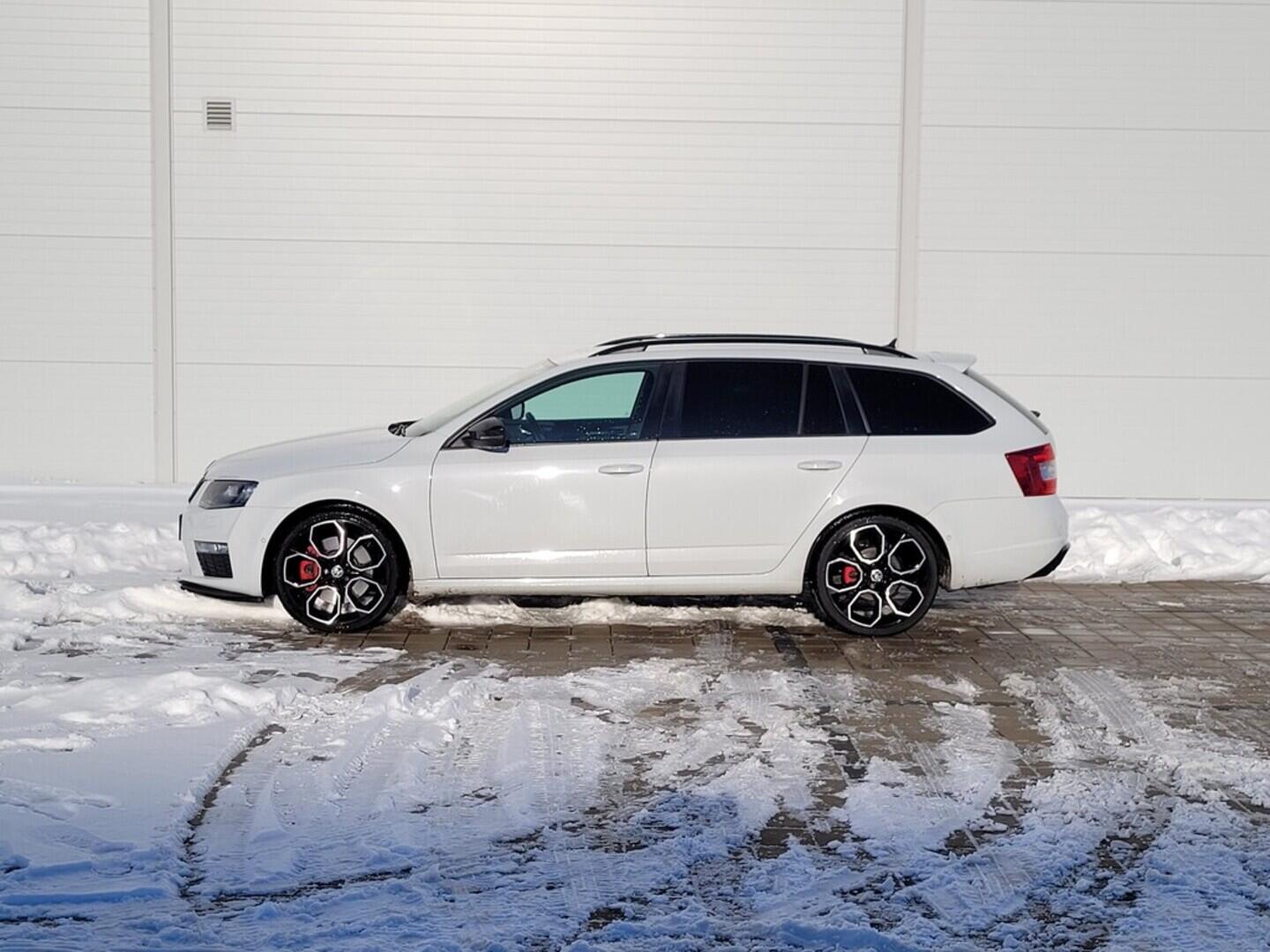 O619V07606_17.webp_OCTAVIA RS 230 2.0 TSI 169 kW manuál