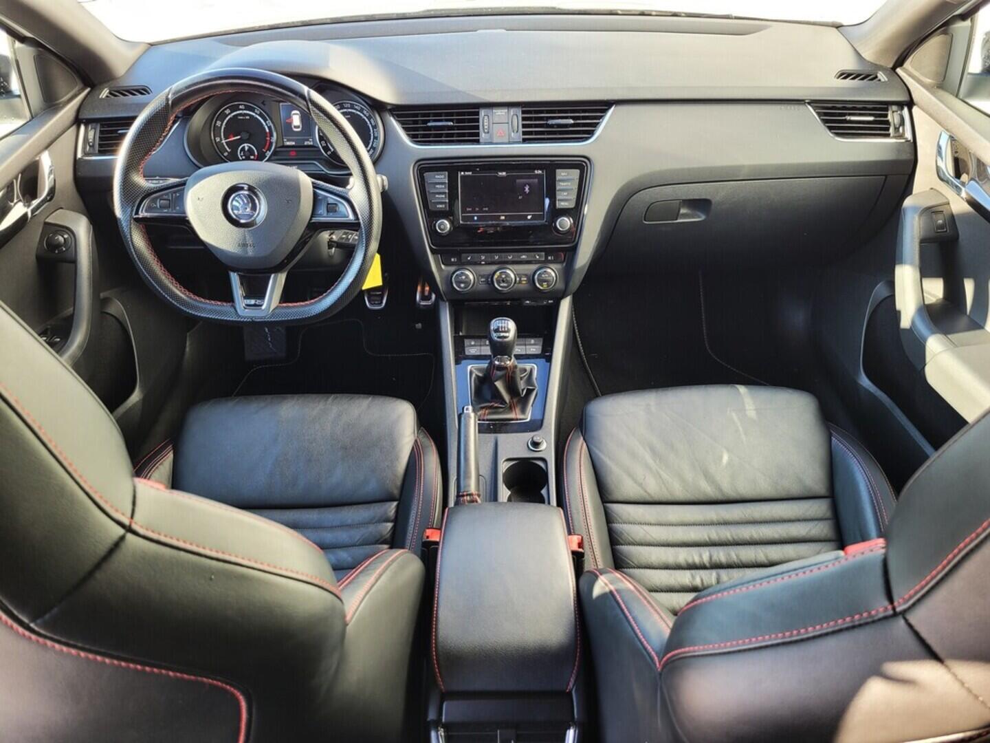 O619V07606_18.webp_OCTAVIA RS 230 2.0 TSI 169 kW manuál