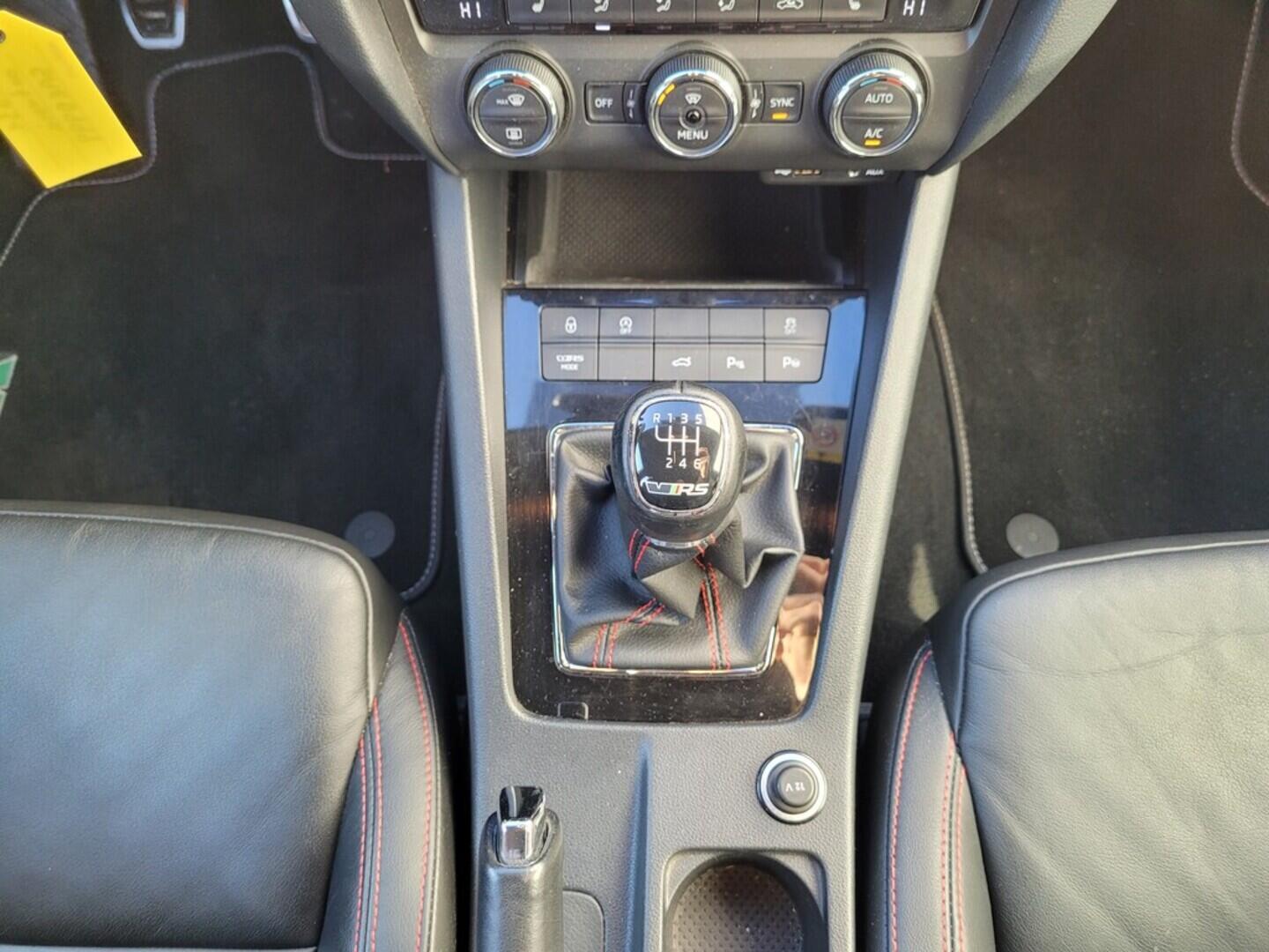 O619V07606_24.webp_OCTAVIA RS 230 2.0 TSI 169 kW manuál